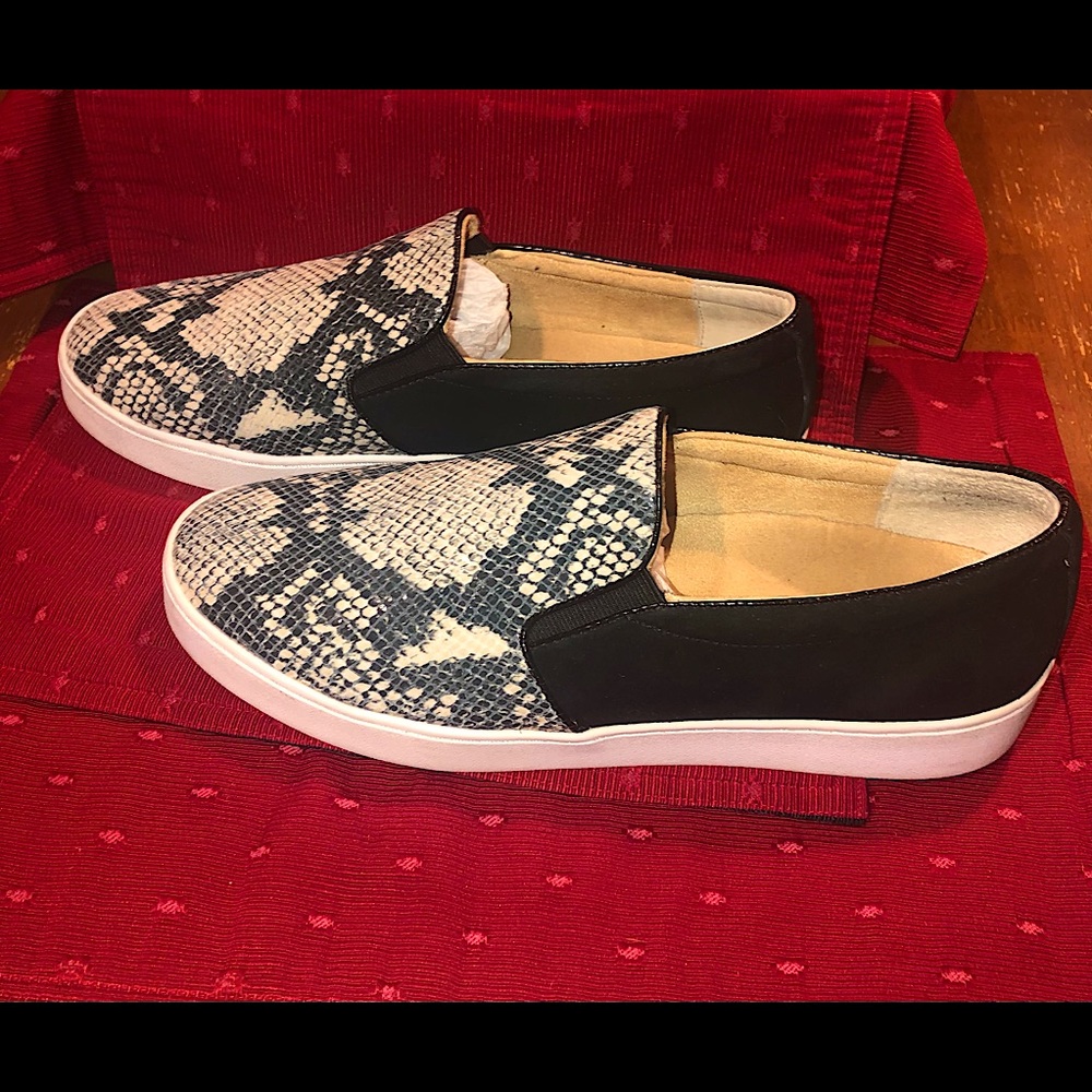 Women’s Size 9.5M Snakeskin/Suede Loafers by Vionic.